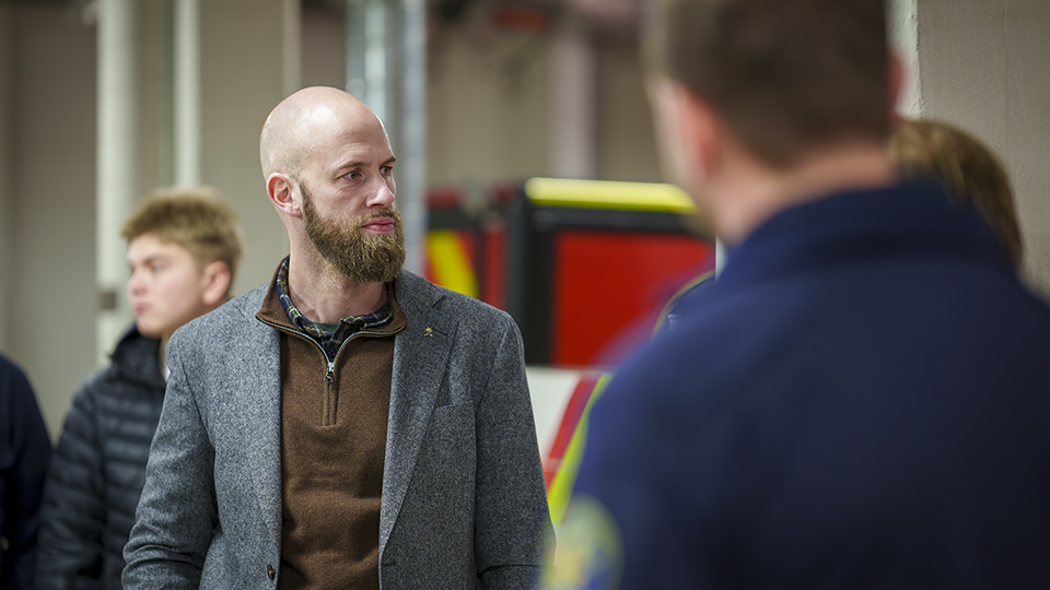Minister för civilt försvar Carl-Oskar Bohlin på besök på Räddningstjänsten Gällivare