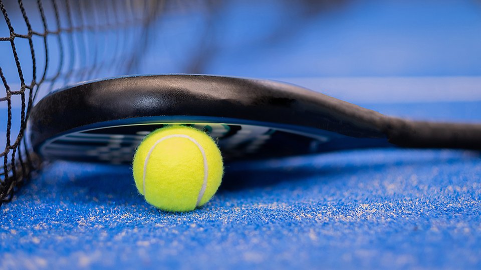 Padelracket och bollar