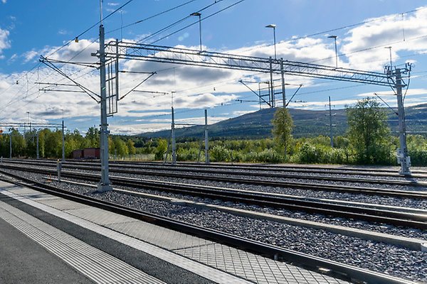 Gällivare tågstation med Dundret i bakgrunden
